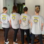 vier Mitarbeiterinnen von Hoffmann Blitz und Blank bei der Arbeit