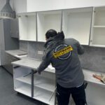 Mitarbeiter von Hoffmann Blitz und Blank bei der Küchenentrümpelung in Mettmann