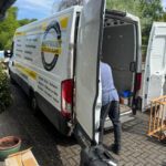 Offener Firmenwagen von Hoffmann Blitz und Blank bei einer Entrümpelung