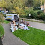 Hoffmann Blitz und Blank Team beim Ausladen von Umzugskartons in Düsseldorf